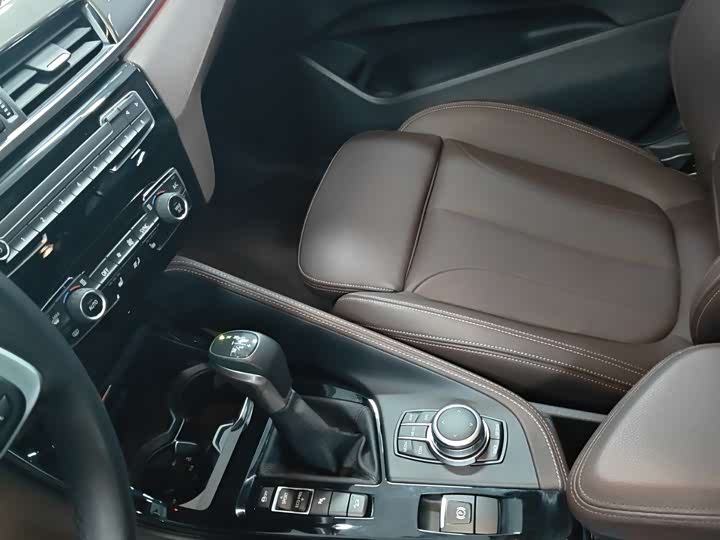 BMW X1 2019 xDrive20Li Luxury - zdjęcie 14