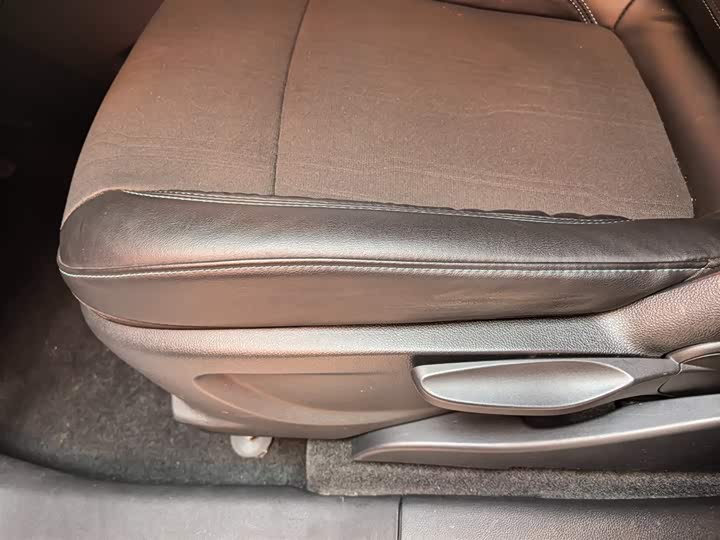 创酷 2014 1.4T 自动 2WD Luxury - zdjęcie 15