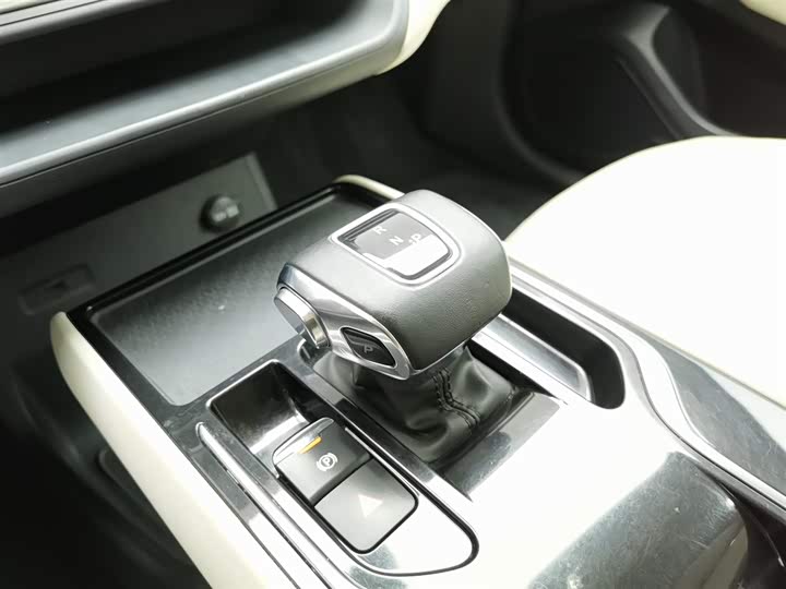 红旗E-QM5 2023款 620km PLUS - zdjęcie 13