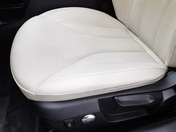 红旗E-QM5 2023款 620km PLUS - zdjęcie 20