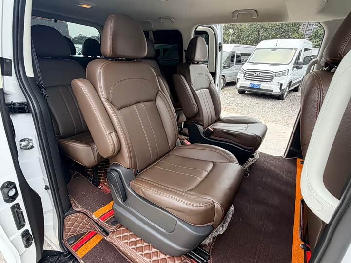 菱智PLUS 2023款 2.0L 手动舒适型CNG 9座 - zdjęcie 11