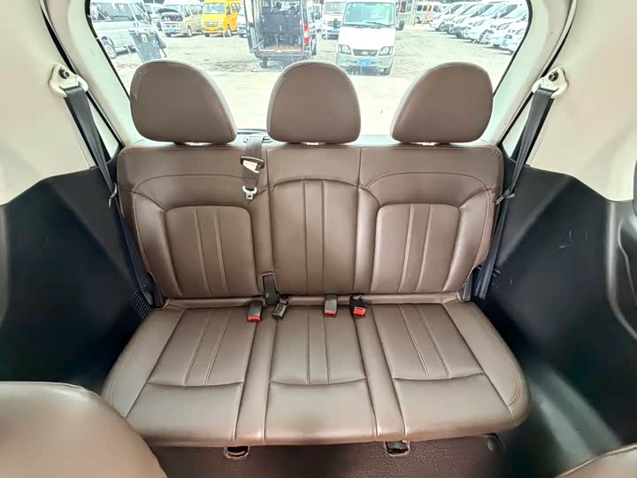 菱智PLUS 2023款 2.0L 手动舒适型CNG 9座 - zdjęcie 13