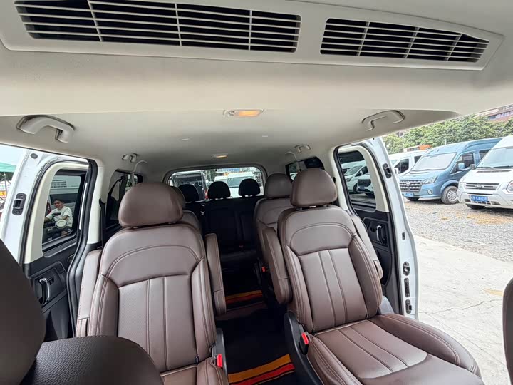 菱智PLUS 2023款 2.0L 手动舒适型CNG 9座 - zdjęcie 14