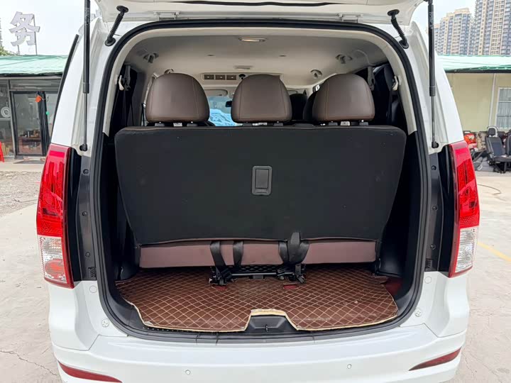 菱智PLUS 2023款 2.0L 手动舒适型CNG 9座 - zdjęcie 15