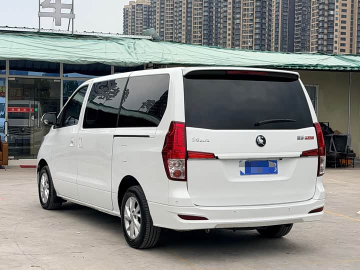 菱智PLUS 2023款 2.0L 手动舒适型CNG 9座 - zdjęcie 6