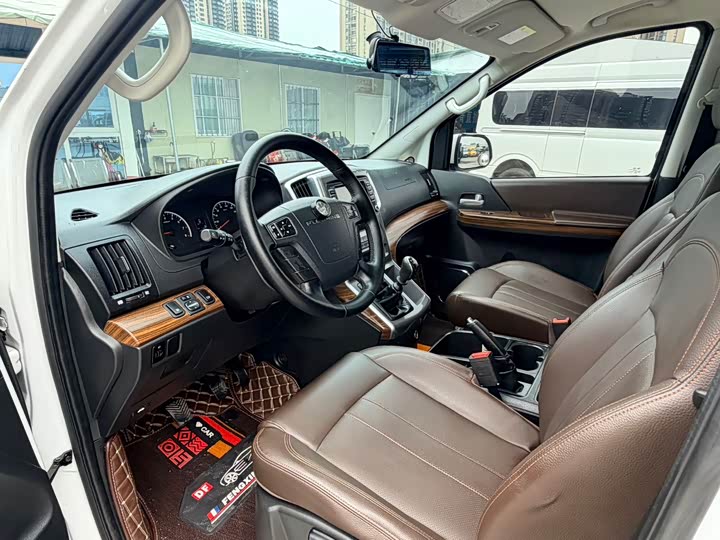 菱智PLUS 2023款 2.0L 手动舒适型CNG 9座 - zdjęcie 8