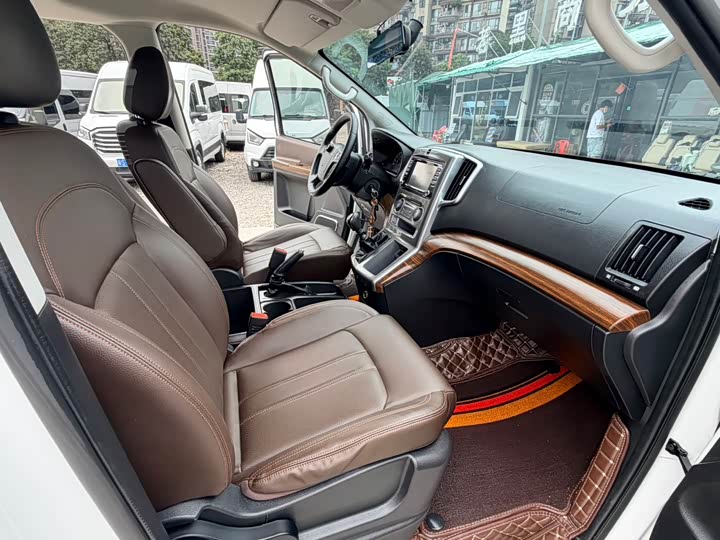 菱智PLUS 2023款 2.0L 手动舒适型CNG 9座 - zdjęcie 10