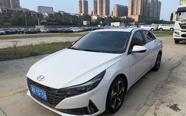 Elantra 2021 1.5L CVT LUX Premium Edition