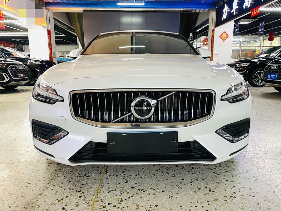 Volvo S60 2025 B4 Intelligent Luxury
