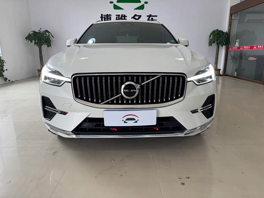 Volvo XC60 2024 B5 AWD Intelligent Luxury Edition
