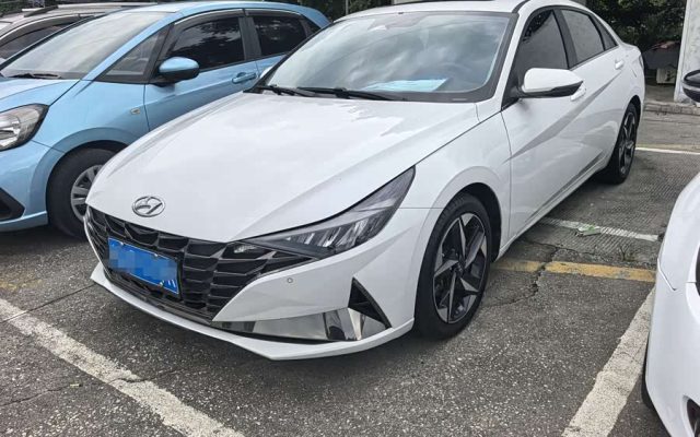 Elantra 2022 1.5L CVT LUX Premium Edition