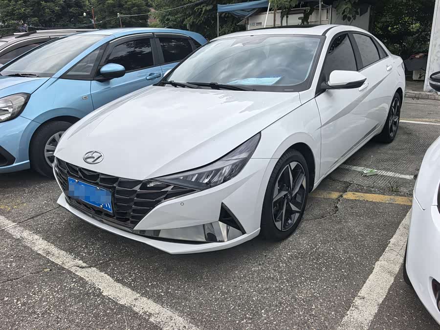 Elantra 2022 1.5L CVT LUX Premium Edition