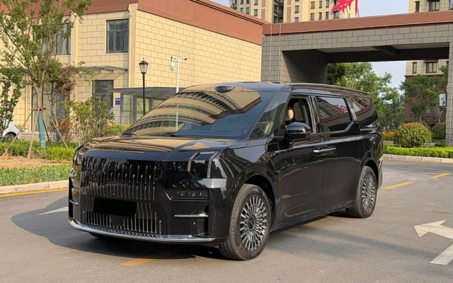 Zeekr 009 2024 6-Seater Executive 4WD 108kWh