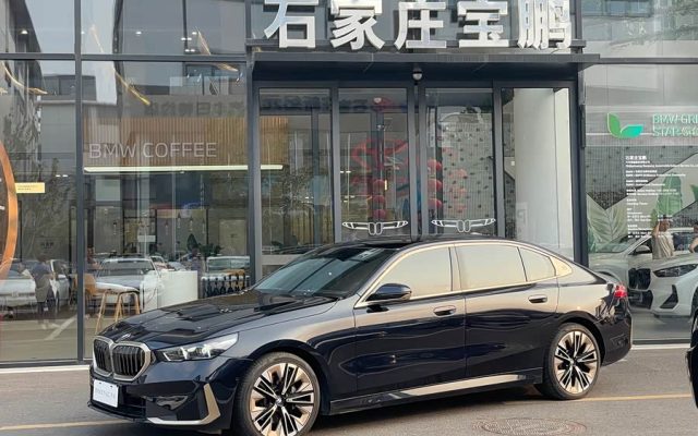 BMW 5 Series 2024 530Li Luxury Edition