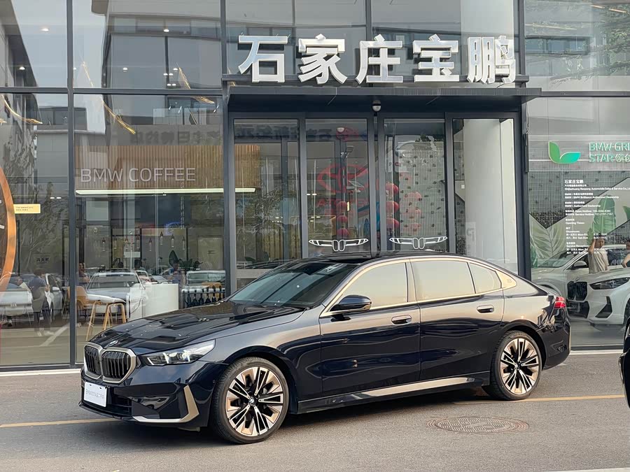 BMW 5 Series 2024 530Li Luxury Edition