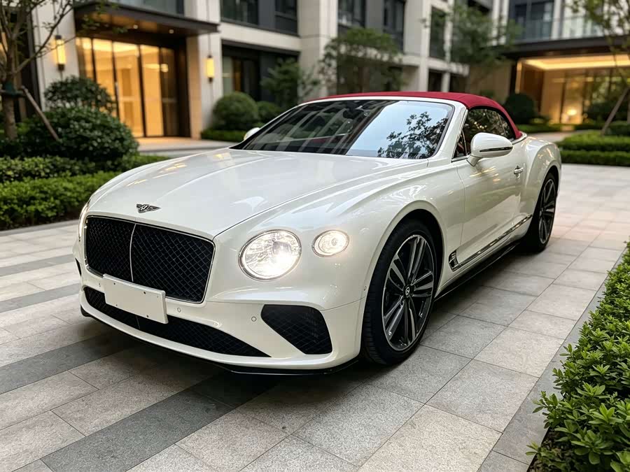 Continental 2024 4.0T GT V8 Softtop