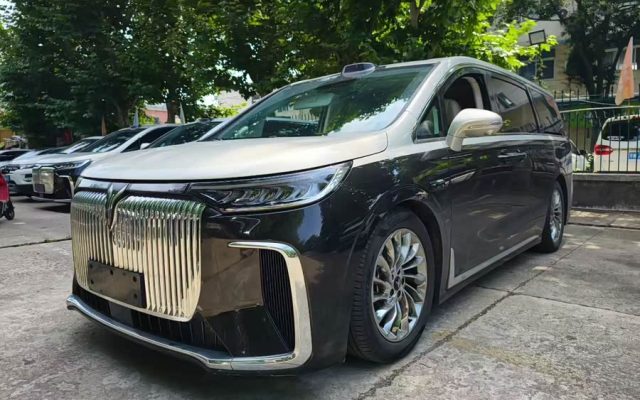 Lantu Dreamer 2025 EV 4WD Flagship Qian Kun Edition