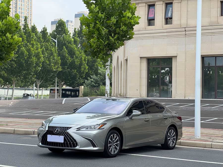 Lexus ES 2022 300h Excellence