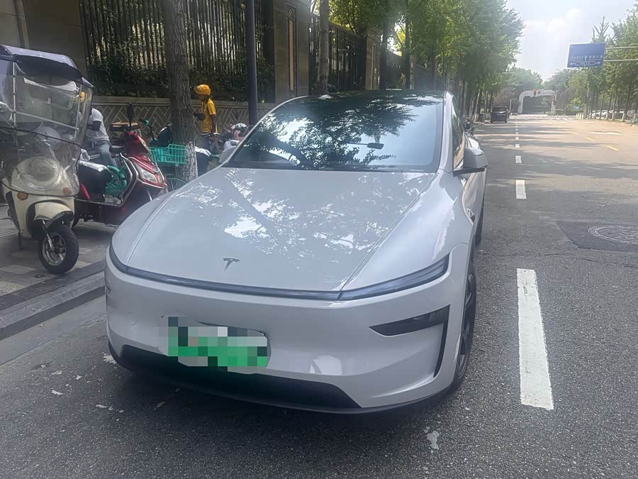 Model Y 2025 RWD