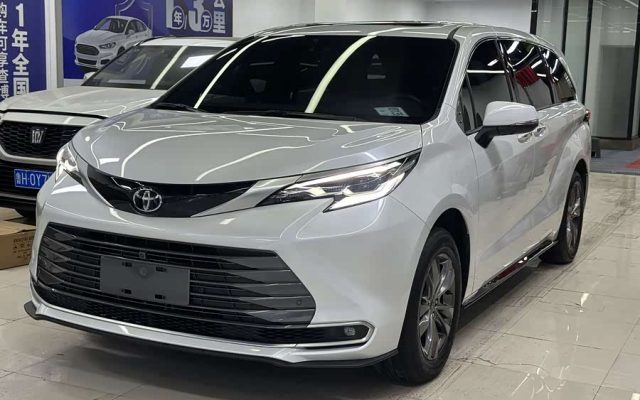 Sienna 2026 2.5L Hybrid 4WD Premium