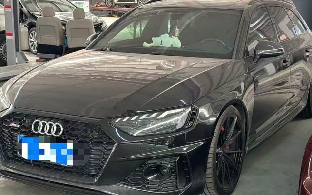Audi RS4 Avant Black Edition