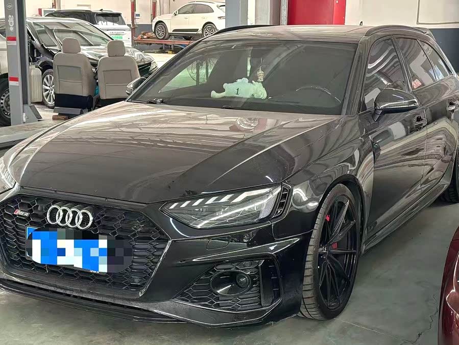 Audi RS4 Avant Black Edition