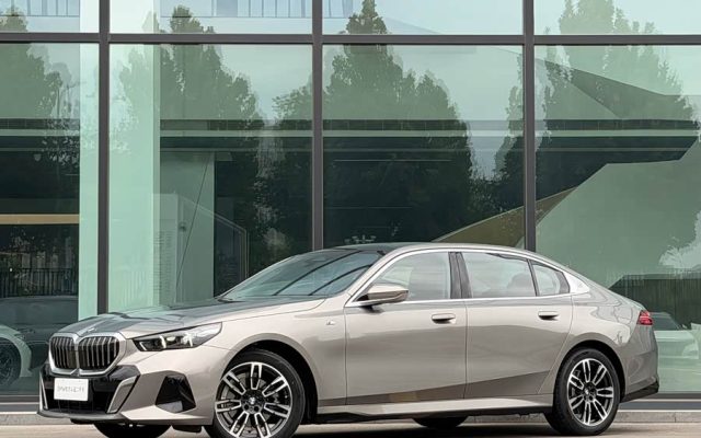 BMW 5 Series 2024 525Li M Sport Package