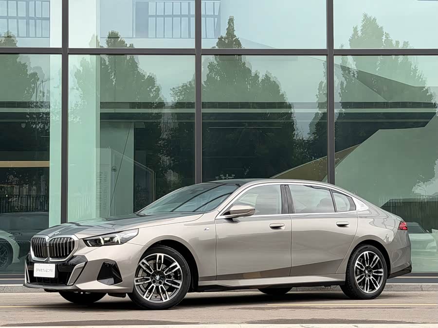 BMW 5 Series 2024 525Li M Sport Package