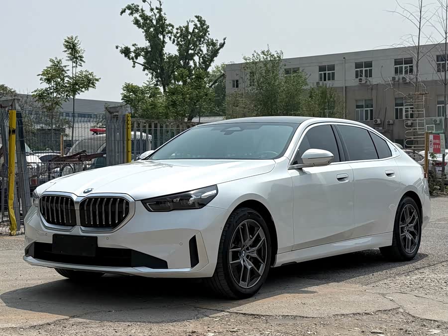 BMW 5 Series 2024 530Li Luxury Edition