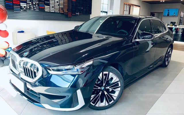 BMW 5 Series 2025 530Li Luxury Package