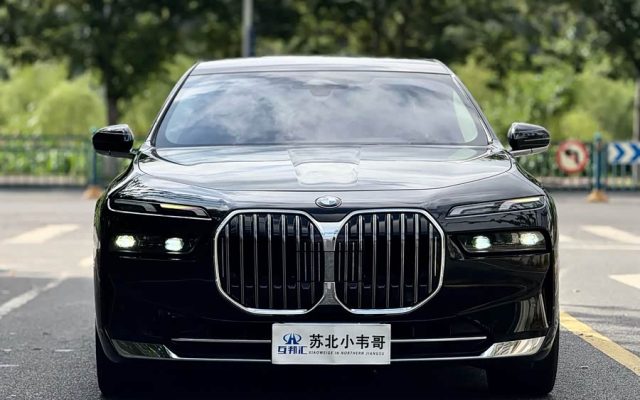 BMW 7 Series 2023 735Li Luxury Package