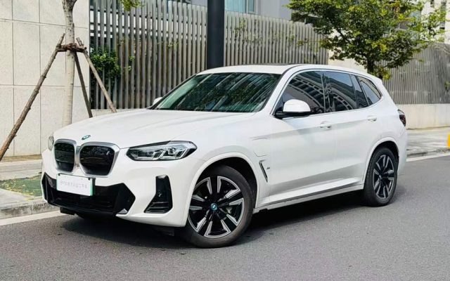BMW iX3 2023 Leading Edition