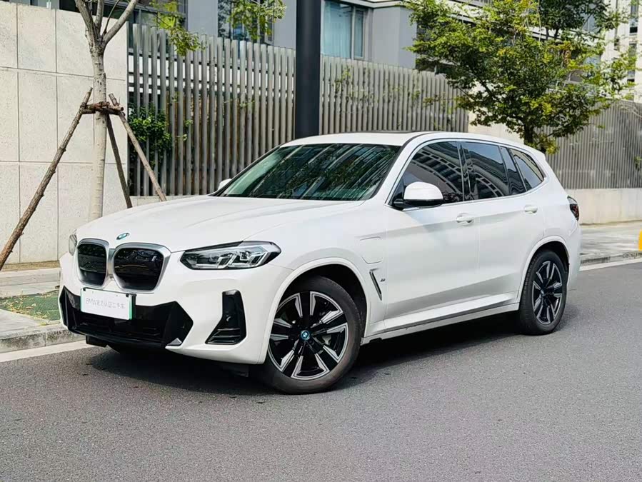 BMW iX3 2023 Leading Edition