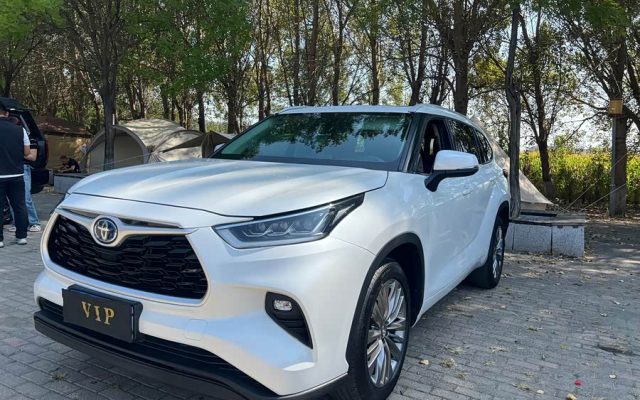 Highlander 2023 2.5L Intelligent Electric Hybrid Four-Wheel Drive Deluxe Edition 7-Seater