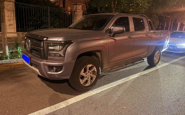 Jingang Pao 2.0T Auto 8AT Diesel 4WD Elite Flatbed