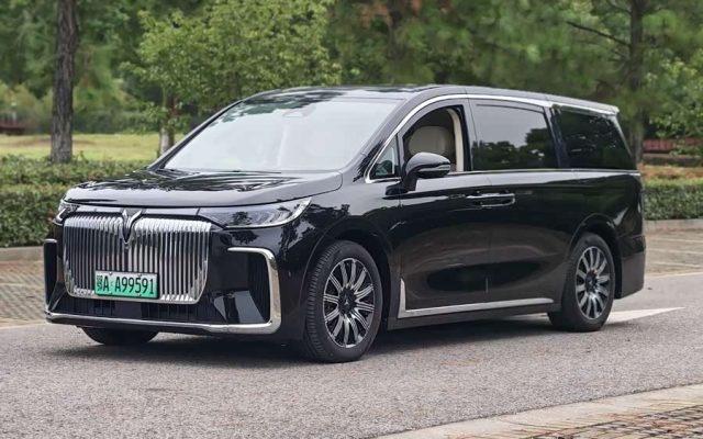 Lantu Dreamer 2025 EV 4WD Flagship Kunpeng Edition