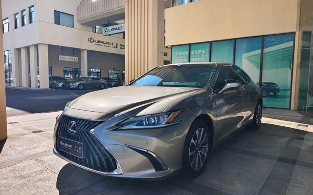 Lexus ES 2022 300h Excellence
