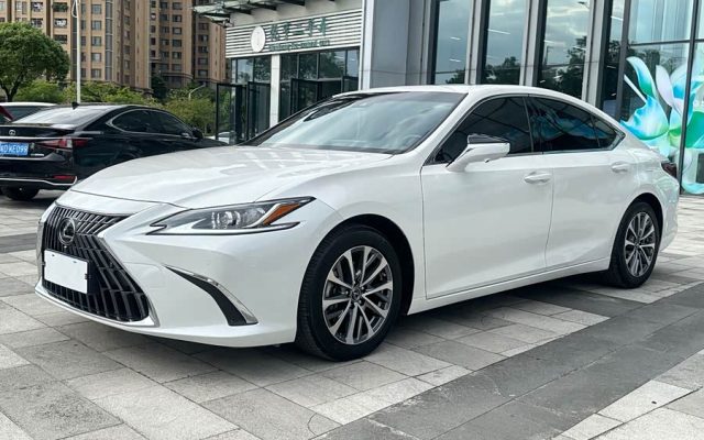 Lexus ES 2022 300h Excellence