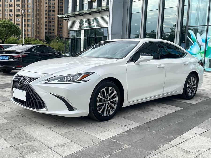 Lexus ES 2022 300h Excellence