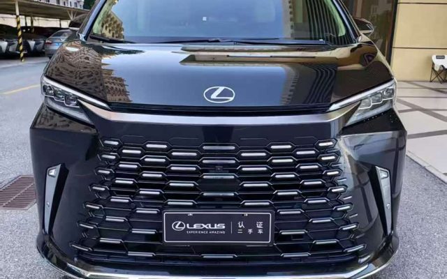 Lexus LM 2023 500h 6-Seater Prestige