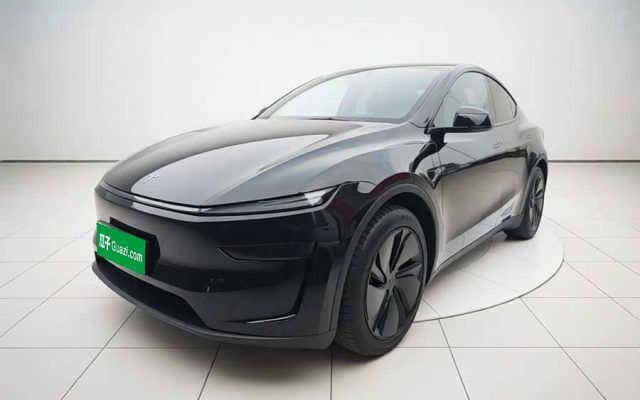 Model Y 2025 Long Range All-Wheel Drive First Edition