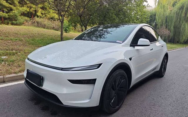 Model Y 2025 RWD