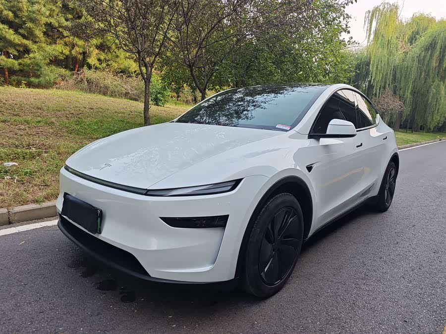 Model Y 2025 RWD