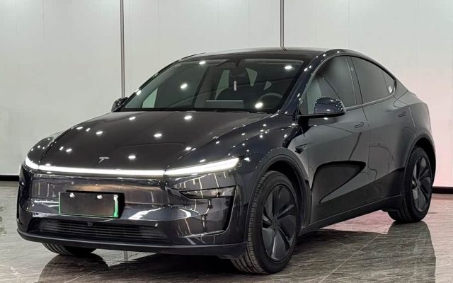 Model Y 2025 RWD