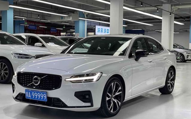 Volvo S60 2025 B5 Intelligent Sport