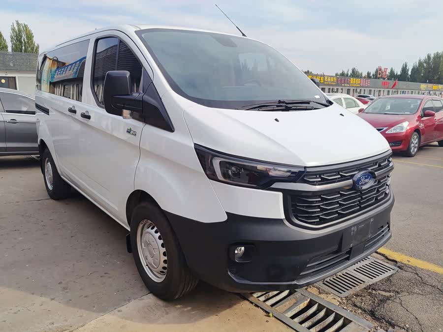 2023 2.0T Diesel Manual Multifunction Commercial Vehicle Short Wheelbase Low Roof 5/6 Seats