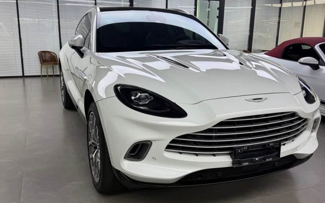 Aston Martin DBX 2023 4.0T V8