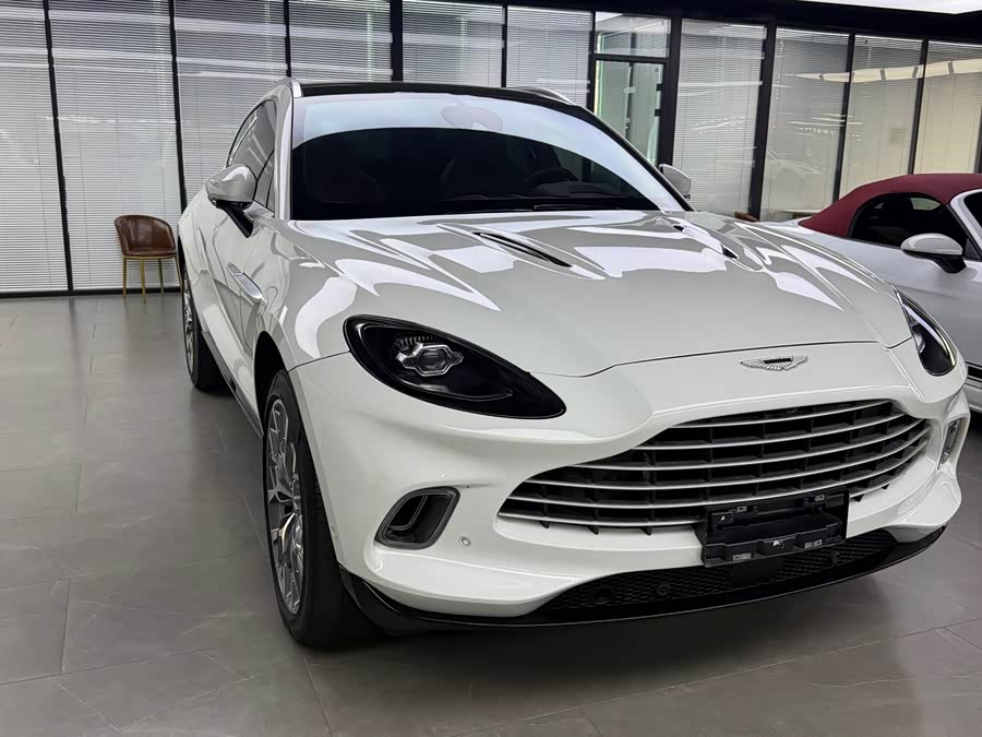 Aston Martin DBX 2023 4.0T V8