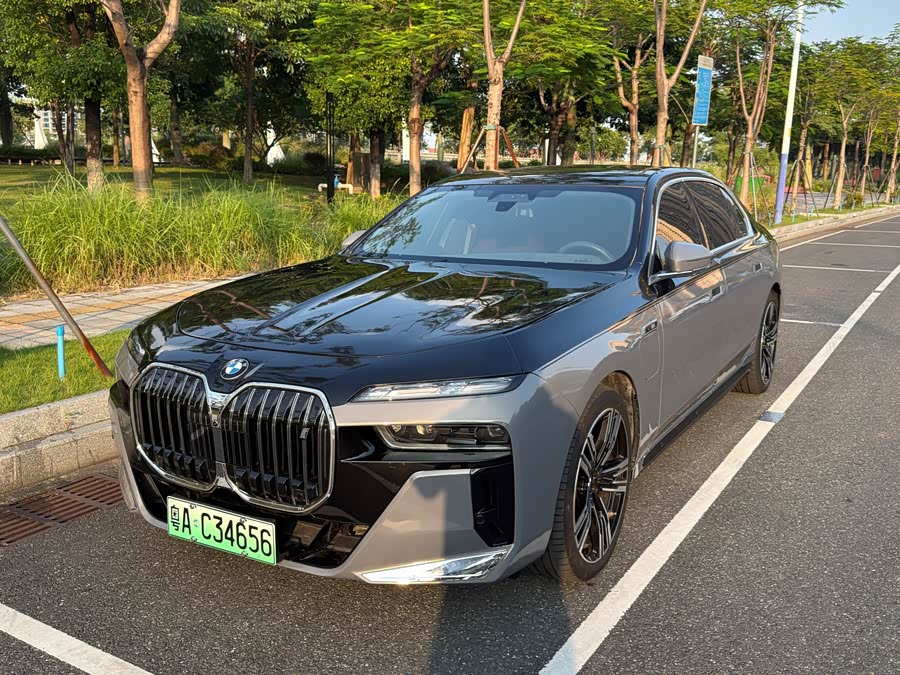 BMW i7 2023 xDrive60L M Sport