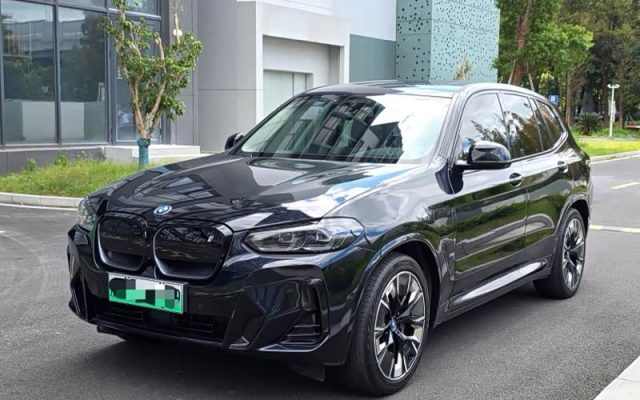 BMW iX3 2023 Leading Edition
